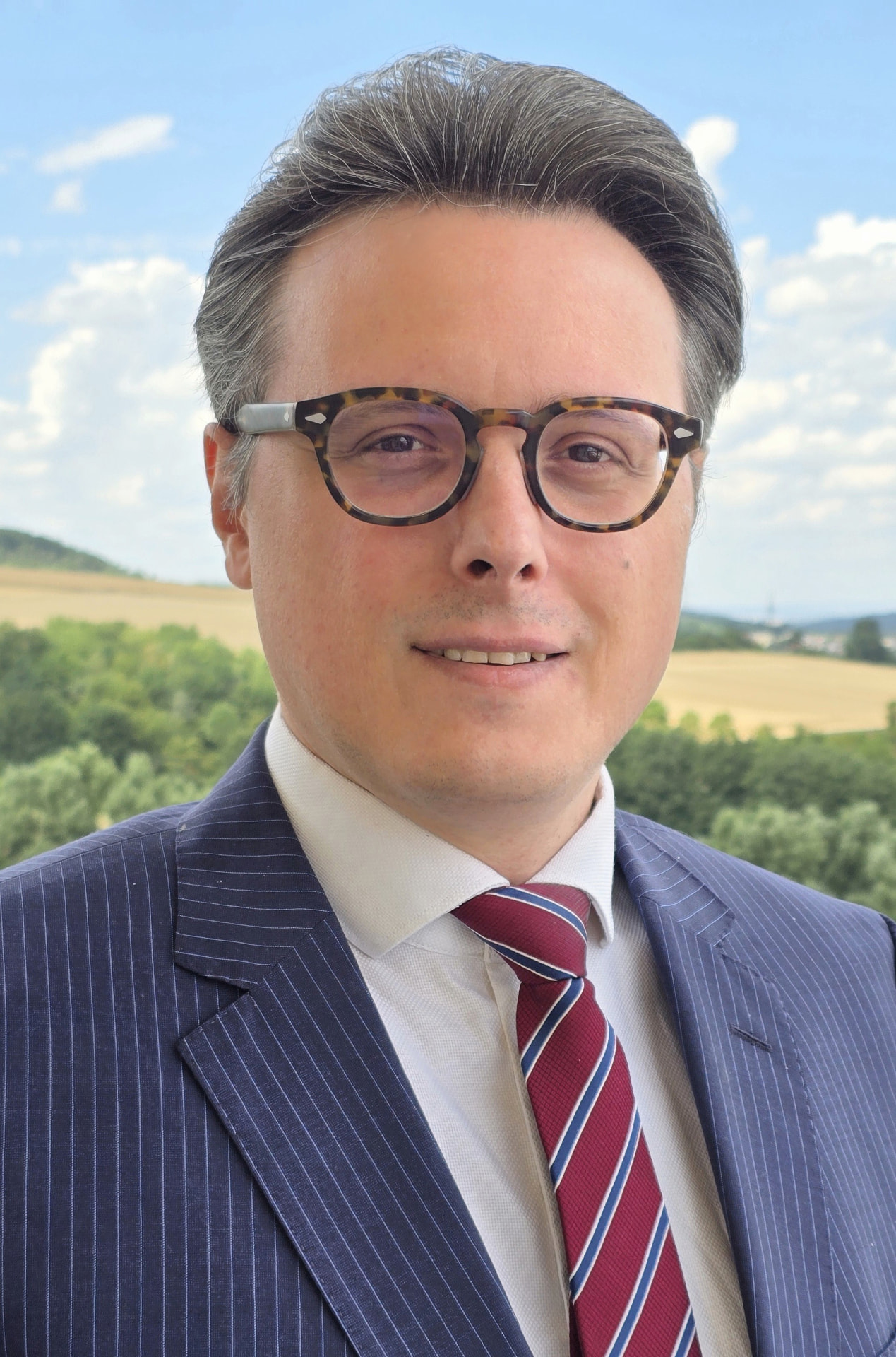 Ernad Deni Comaga, Gründer und Geschäftsführer der Sequoia Business Solutions UG und Initiator der Marke Deutsche Vergabe